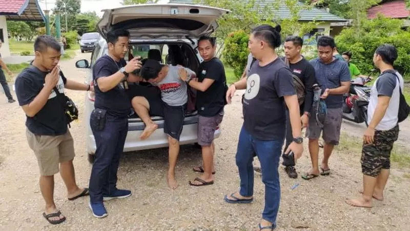 Tim Resmob Palangka Raya membekuk Ridwan (47) pelaku pembunuhan di Kutai Kartanegara, Kaltim. (foto: IST)