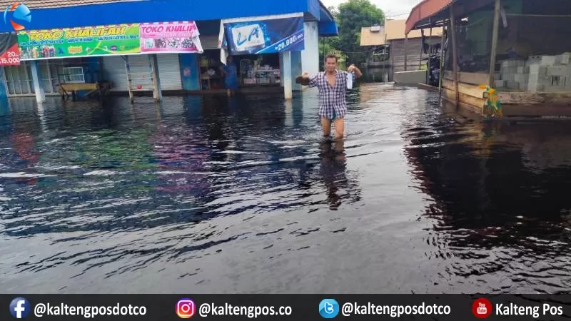 Tingginya intensits hujan belakangan ini membuat Dusun Karukan Sekumpul di Desa Hambawang, Kecamatan Sebangau Kuala, terendam banjir