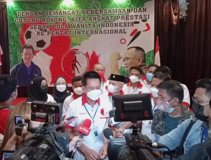 SEMANGAT OLAHRAGA: Nadalsyah saat memberi keterangan kepada wartawan usai deklarasi di Jakarta, Minggu (6/6).