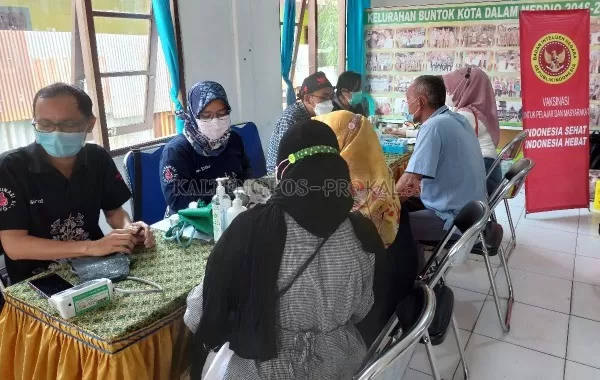 Vaksinasi massal yang dilaksanakan di Kelurahan Buntok Kota, Kabupaten Barito Selatan, Rabu (1/12/2021)