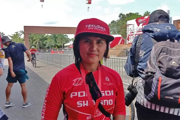 Pelatih atlet balap sepeda nasional, Kusmawati Yazid