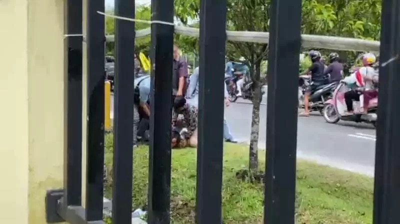 Pelaku ketika dibekuk anggota kepolisian di depan Mapolda Kalteng Jalan Tjilik Riwut Km 1 Kota Palangka Raya, Kamis (17/11/2022)