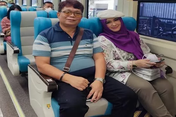 Wakil Wali Kota Palangka Raya Umi Mastikah saat bersama dengan suaminya Sriosako. (IST)