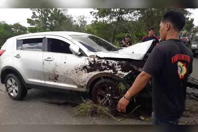 Kondisi mobil usai dievakuasi dari pengaringan persimpangan Jalan G.Obos dan Jalan Mahir-Mahar, Kota Palangkaraya, Kamis (8/6). (IST)