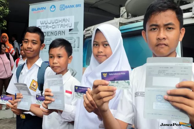 Pemerintah berencana akan memperkuat Program Indonesia Pintar (PIP) dan mencakup hingga Wajib belajar (Wajar) 12 tahun.  (foto : ilustrasi /dok.jawa pos)