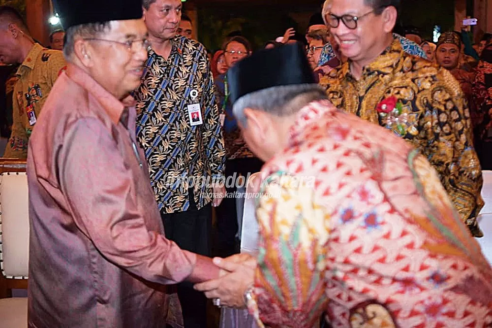 RAKORNAS : Gubernur Kaltara Dr H Irianto Lambrie saat bertemu Wapres RI HM Jusuf Kalla di sela Rakornas Baznas, Senin (4/3).