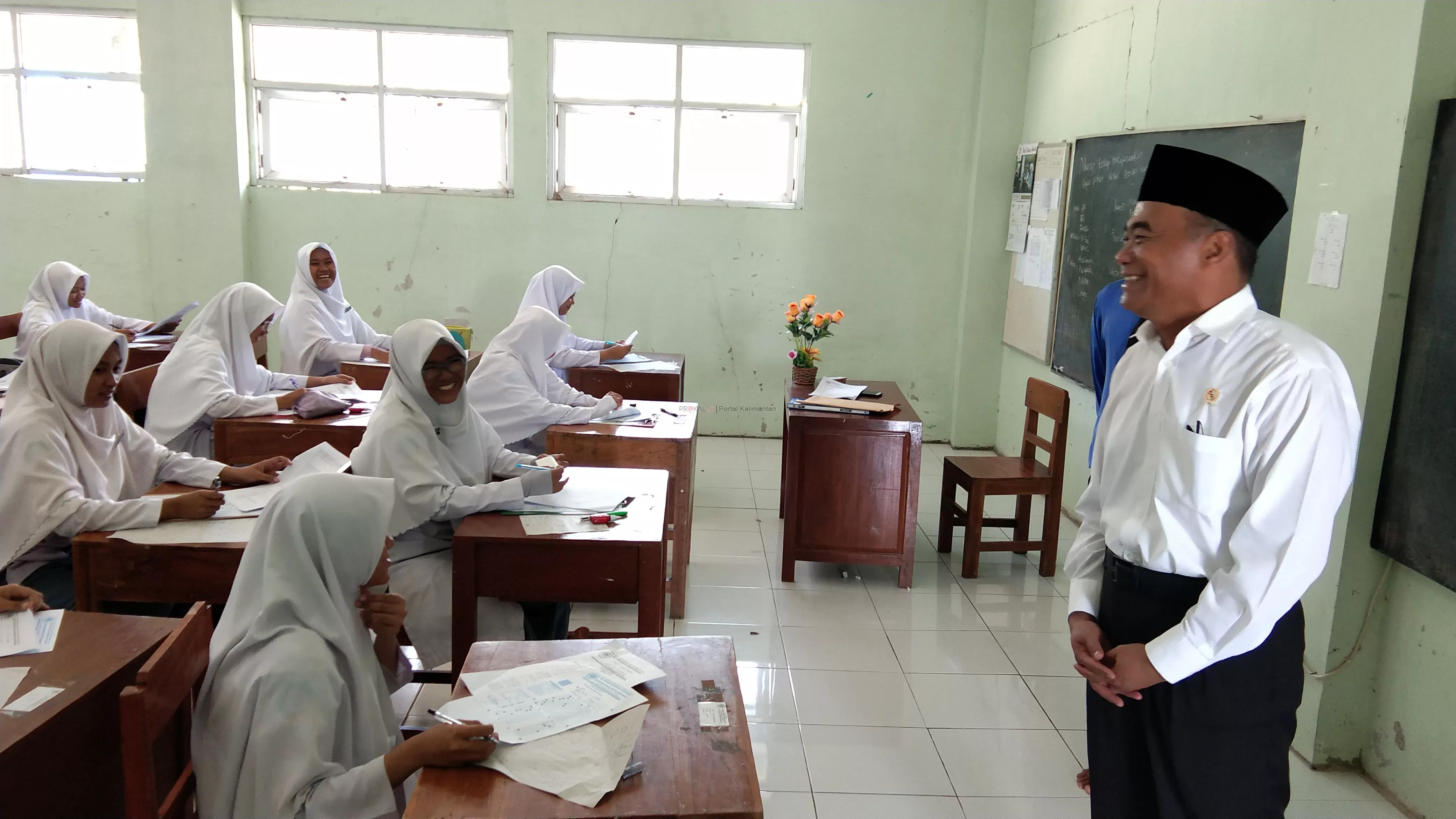 Mendikbud Muhadjir Effendy saat  mengunjungi SMA Trensains Muhammadiyah, Sragen, Jawa Tengah. (Foto : nicha/ kaltim post)