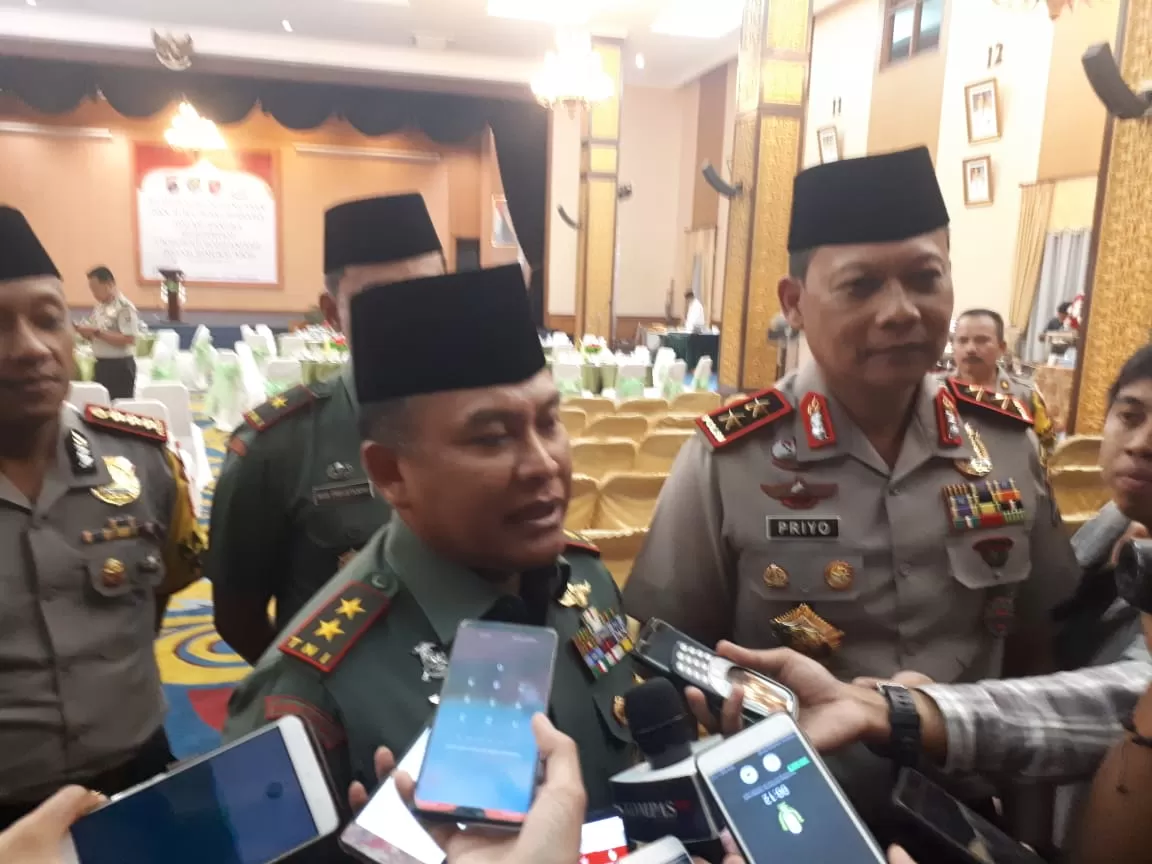 Pangdam VI Mulawarman Mayjen TNI Subiyanto dan Kapolda Kaltim Irjen Pol Priyo Widyanto