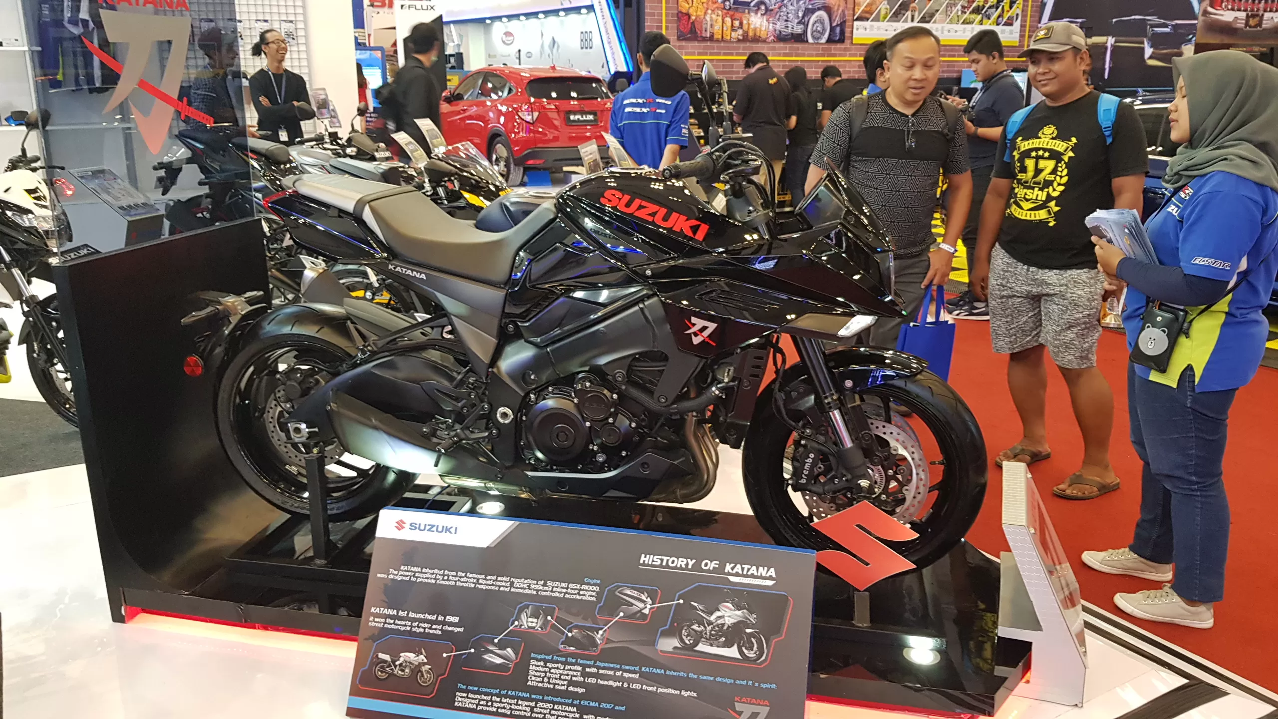 MOGE: Penampakan motor Suzuki Katana 1.000cc 4 silinder dengan dobel cakram depan dan tampilan gahar berotot ini banyak menjadi pusat perhatian pengunjung GIIAS 2019.