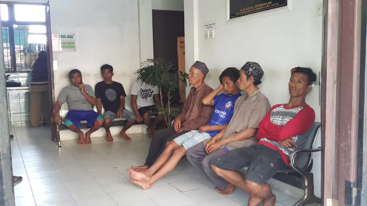 Sebelas ABK saat berada di Puskesmas Manggar, Balikpapan, untuk menjalani pemeriksaan kesehatan.