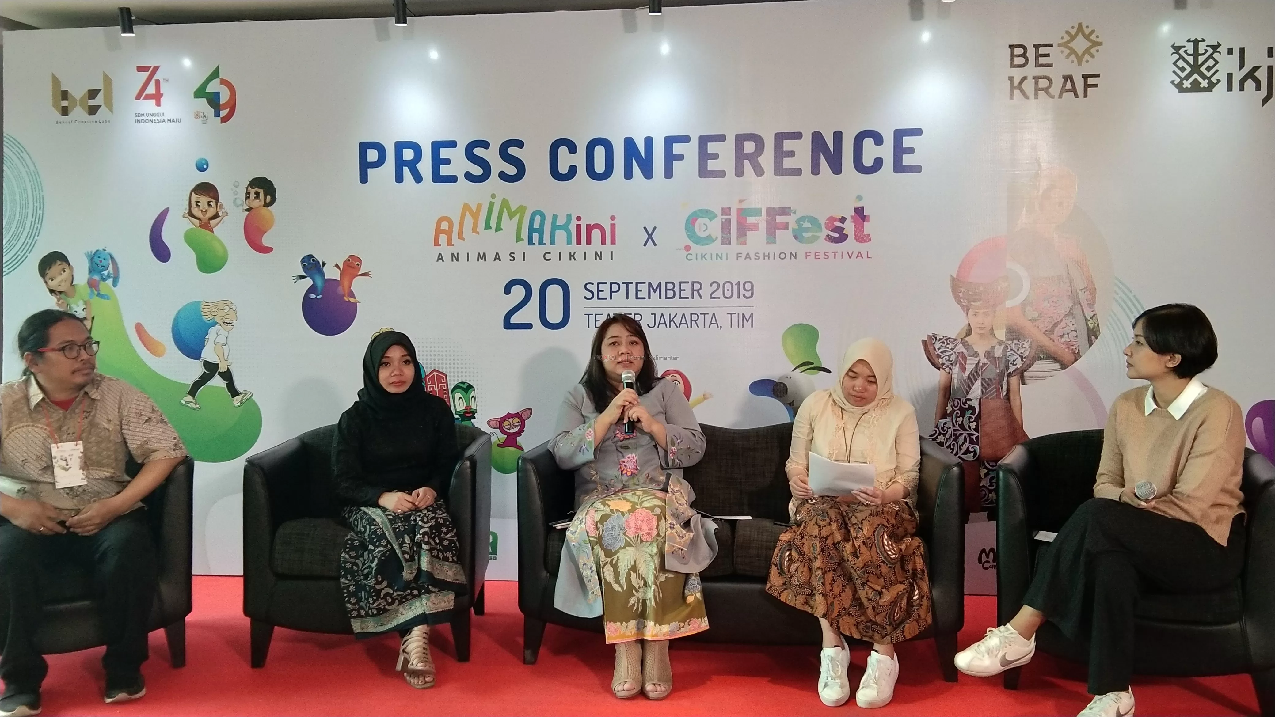 Dekan Fakultas Seni Rupa IKJ, Indah Tjahjawulan (tengah) saat konferensi pers Ciffest dan Animakini 2019 di IKJ, Jakarta.         (FOTO : NICHA/ KALTIM POST)