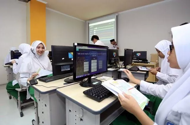Pola pendidikan di Indonesia sudah mulai mengarah pada era industri 4.0. Maka diharapkan sosok mendikbud yang baru bisa lebih mengimplementasikannya dalam dunia pendidikan. (Foto : ilustrasi/ Jawa Pos)
