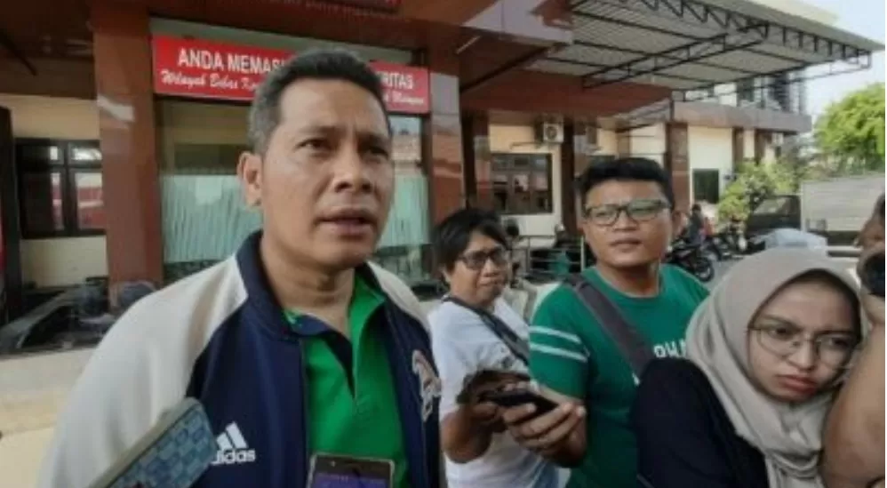 Kasubdit III Jatanras Ditreskrimum Polda Jatim, AKBP Leonard Sinambela. (foto: M Mahrus/Radar Surabaya)