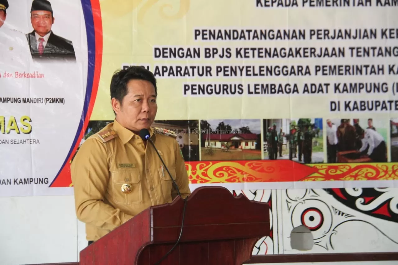 PRIORITASKAN: Bupati Mahulu Bonifasius Belawan Geh membuka pelaksanaan musrenbang tingkat kecamatan di Kampung Long Hubung.