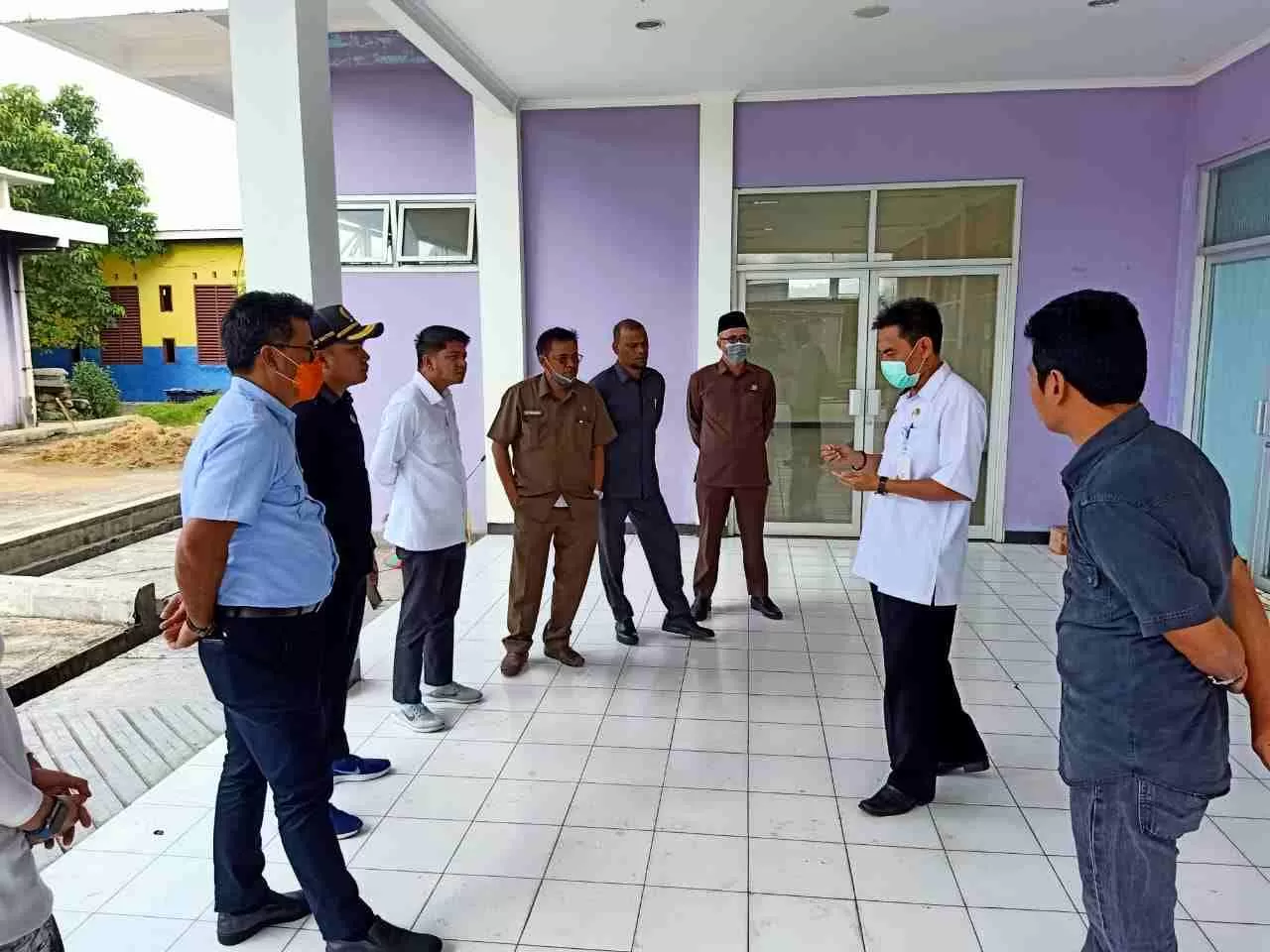 BUTUH DUKUNGAN: Gabungan Komisi DPRD Paser meninjau kondisi ruangan isolasi untuk pasien Covid-19 di RSUD Panglima Sebaya Paser, Rabu (1/4).
