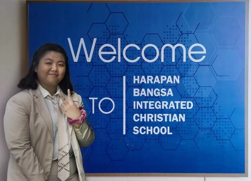 Shmilly Evania Soen siswi kelas 12 IPA, berhasil masuk Universitas Indonesia jurusan Teknologi Bioproses lewat jalur prestasi SNMPTN.
