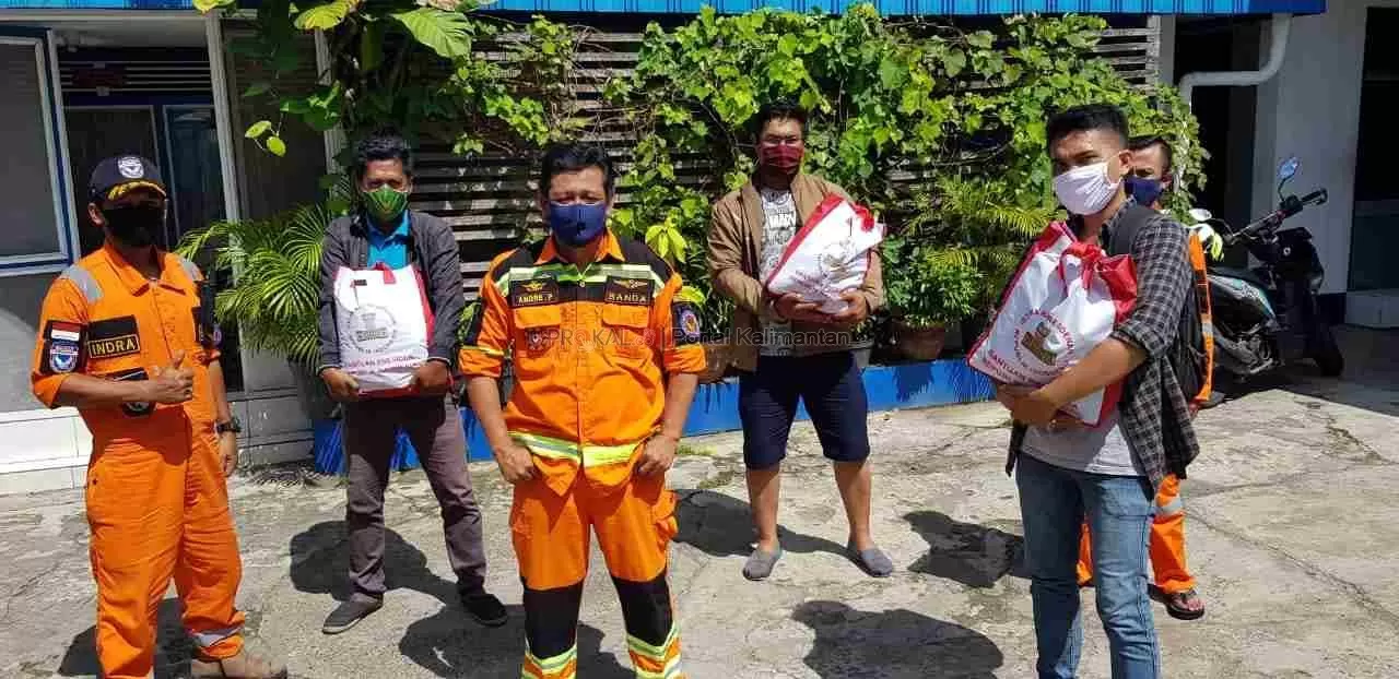Ketua Banda Indonesia Andreanus Pamudji (tiga kiri) turut mengapresiasi kerja rekan-rekan media dalam menyampaikan informasi mengenai Covid-19 di Balikpapan.