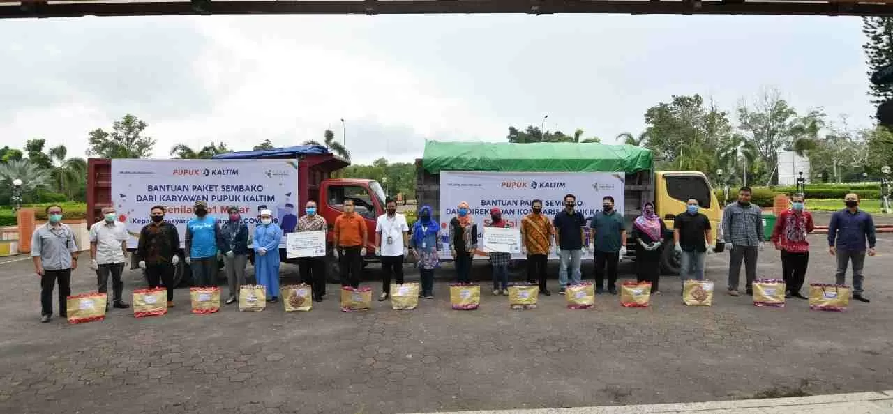 Distribusi paket sembako bagi masyarakat Bontang yang diterima langsung oleh perwakilan 14 kelurahan. (foto: Humas Pupuk Kaltim)