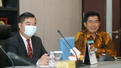EXIT MEETING :Pjs Gubernur Kaltara, Teguh Setyabudi bersama kepala Perwakilan BPK Provinsi Kaltara Agus Priyono, Kamis (1/10).