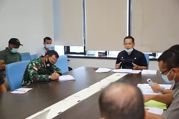 DESK PILKADA : Asisten Bidang Pemerintahan dan Kesra Provinsi Kaltara, Datu Iqro Ramadhan saat memimpin rapat pembahasan teknis kerja pelaksanaan tugas desk pilkada serentak tahun 2020, Jumat (9/10).