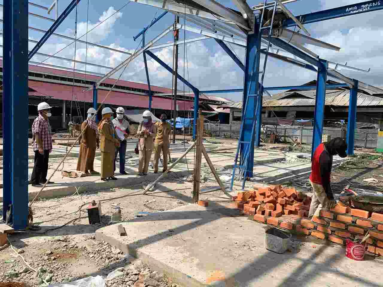 TAHUN DEPAN: Pembukaan toko Pasar Senaken yang kini tengah dibangun pasca terbakar, baru bisa dioperasikan pertengahan 2021.