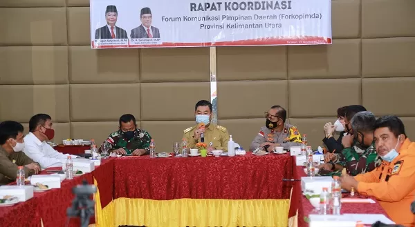 RAKOR FORKOPIMDA : Pjs Gubernur Kaltara, Teguh Setyabudi memimpin Rakor Forkopimda Kaltara di Royal Hotel, Tarakan, Senin (23/11).