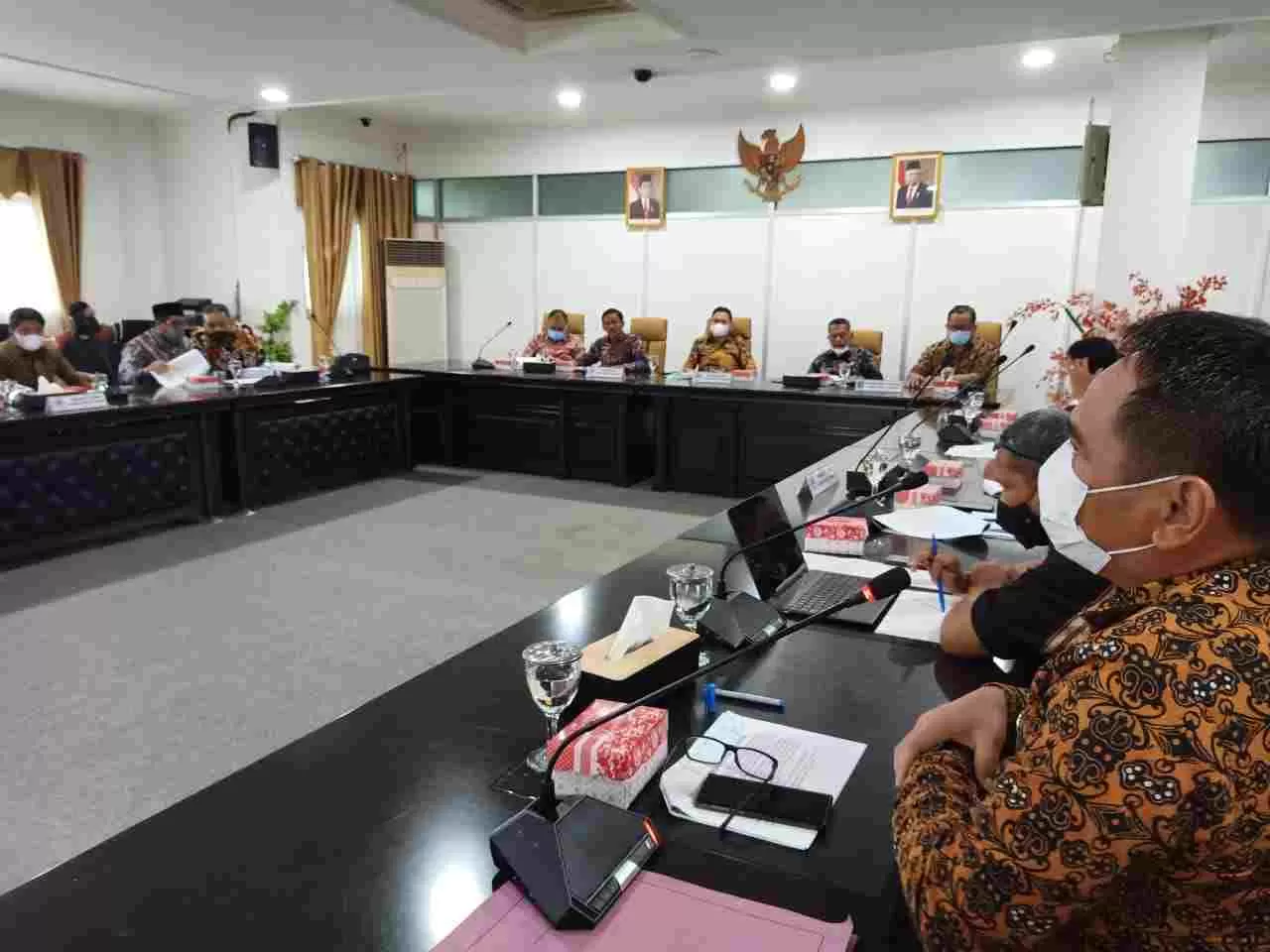 DEADLINE WAKTU: Banggar DPRD dan TAPD Pemkab Paser membahas persiapan pengesahan APBD 2022, Kamis (25/11).