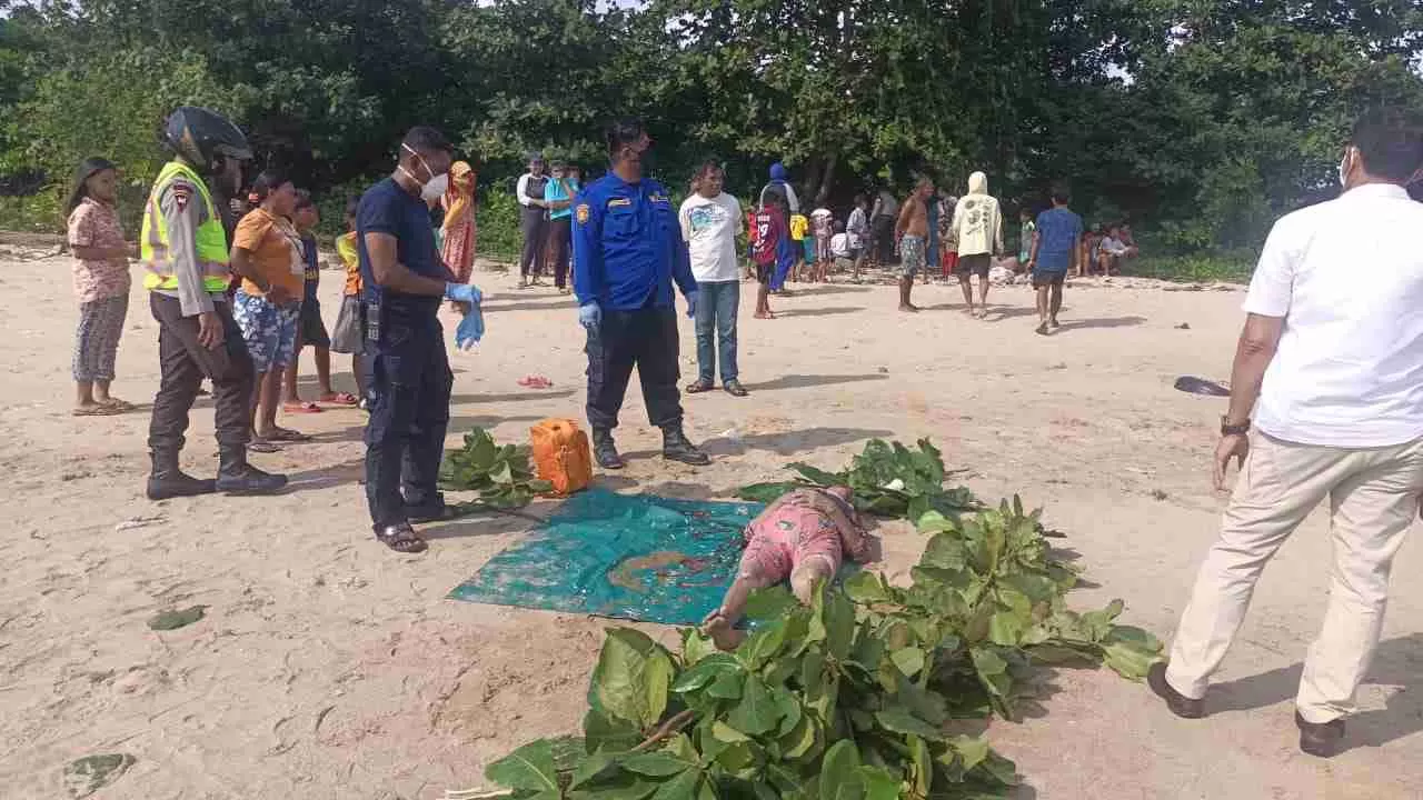 TANPA IDENTITAS : Sesosok jasad perempuan tanpa identitas ditemukan di bibir Pantai Seraya, Balikpapan Selatan, Rabu (22/12) sore.