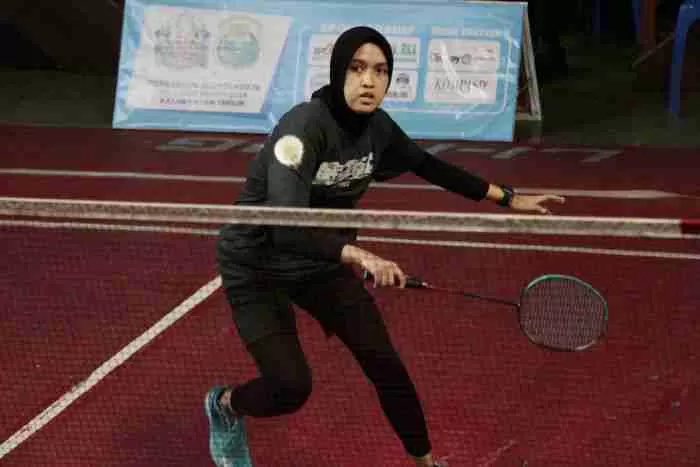 Pebulutangkis kelahiran Balikpapan, Sheila Dinda Kurniawan sukses jadi juara turnamen bulutangkis Kaltim Open 2022.