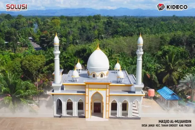 BERKAH DAN MEGAH: Masjid Al-Mujahidin di Desa Janju Kecamatan Tanah Grogot telah dibangun ulang oleh PT Kideco Jaya Agung. Momen peresmian, Rabu (25/5).