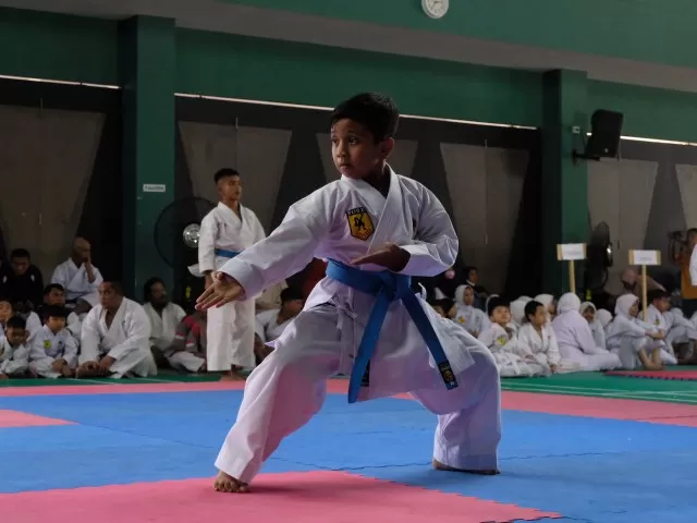 Institut Karate-Do Indonesia (INKAI) Balikpapan menggelar turnamen Danpomdam Cup I di Hall Madinah, SMPIT Istiqomah, Ahad (12/6). (Foto paksi sandang for prokal)
