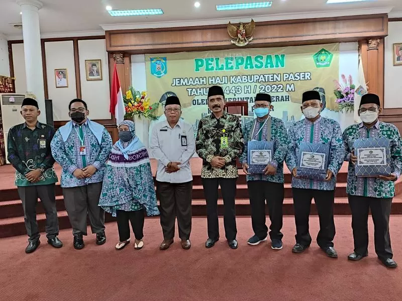 RESMI DILEPAS: Pemkab Paser secara resmi menggelar pelepasan Jamaah Haji asal Kabupaten Paser bersama Kementerian Agama, Rabu (15/6).