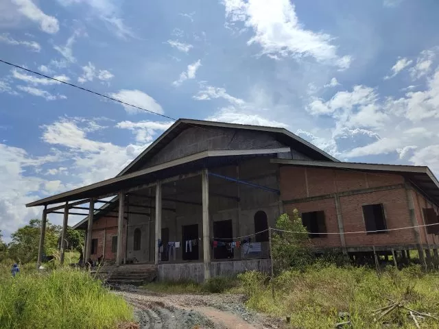DILANJUTKAN: Rumah Adat  di Kilometer 9 Desa Janju, Kecamatan Tanah dianggarkan kembali pada APBD 2022 ini oleh DPUTR Paser.