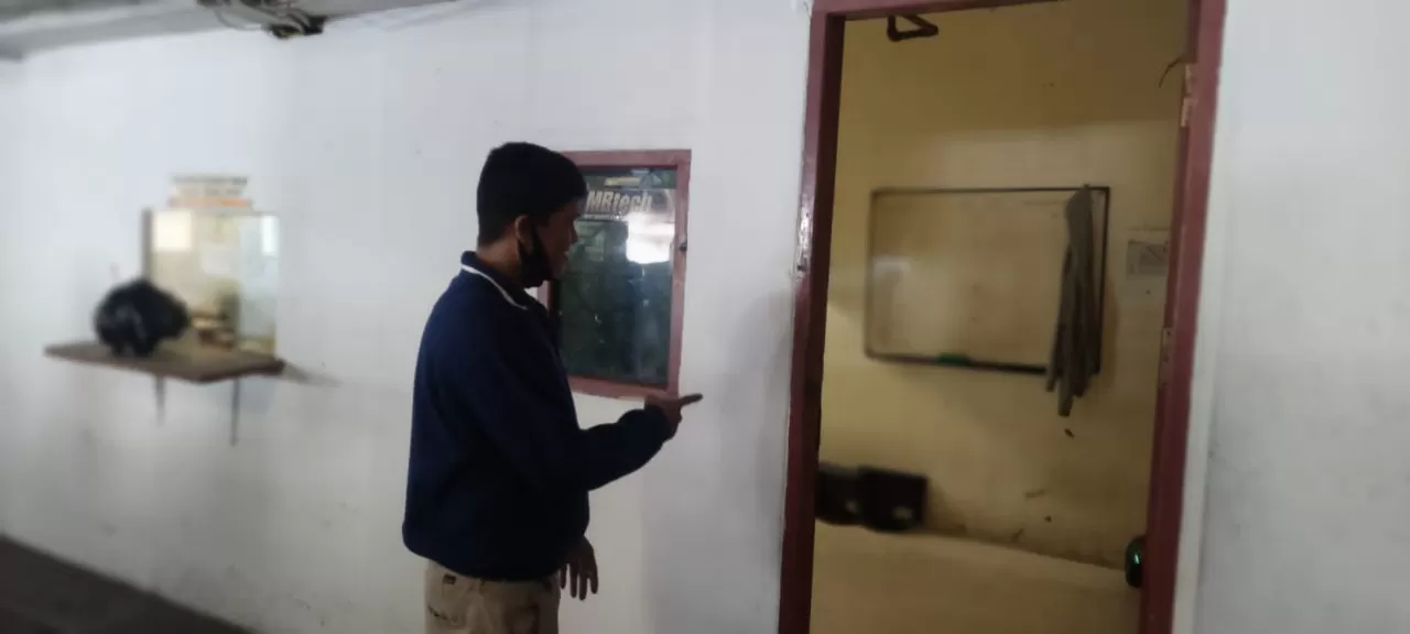 Ashadi menunjukkan ruangan tempat brankas disimpan.