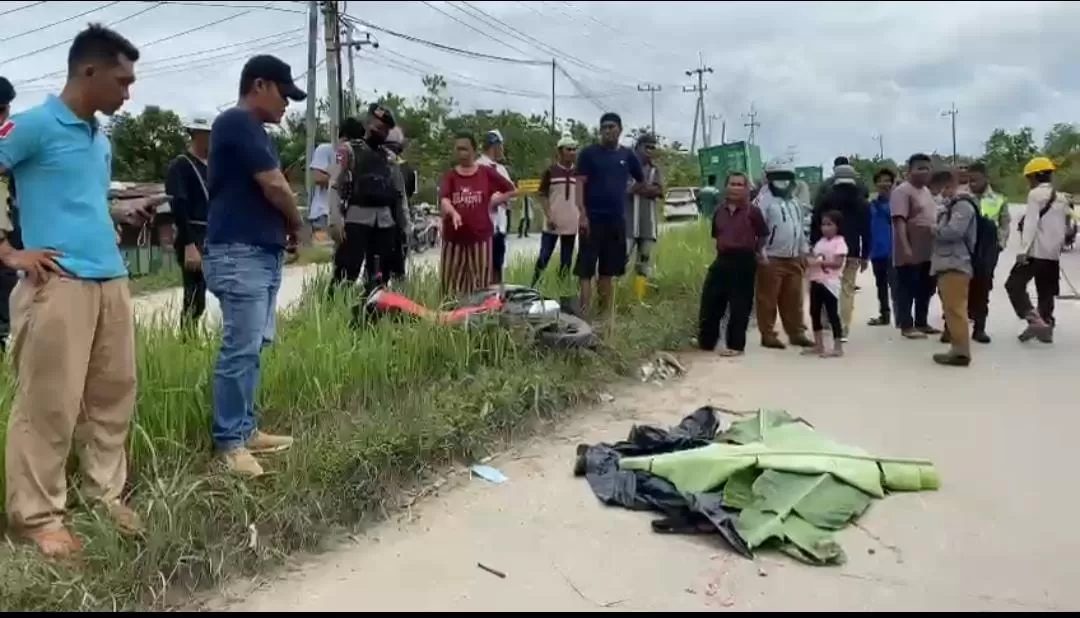 Kecelakaan lalu lintas di Jalan Pulau Balang, Senin (11/7) menewaskan dua siswa SD, Sr dan Sf.