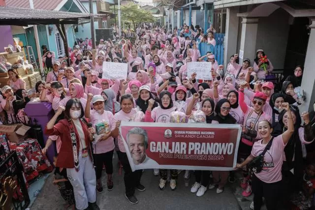 Relawan Srikandi Ganjar menggelar kegiatan “Bakti Sosial Ganjar Pranowo Untuk Kalimantan Timur” di Jalan Lambung Mangkurat, Samarinda, Kalimantan Timur.