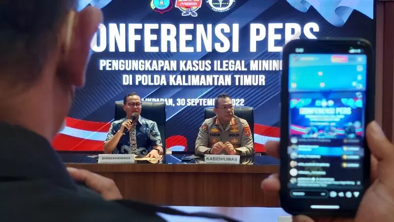Direktur Reserse Kriminal Khusus Polda Kaltim Komisaris Besar, Indra Lutrianto Amstono memastikan pihaknya akan mengungkap dugaan pemalsuan izin usaha pertambangan (IUP) yang belakangan jadi sorotan.