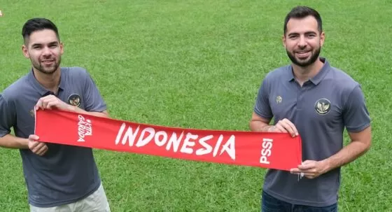 Jordi Amat (kanan) dan Sandy Walsh dipanggil oleh pelatih Timnas Indonesia Shin Tae-yong. (Tim Media PSSI)