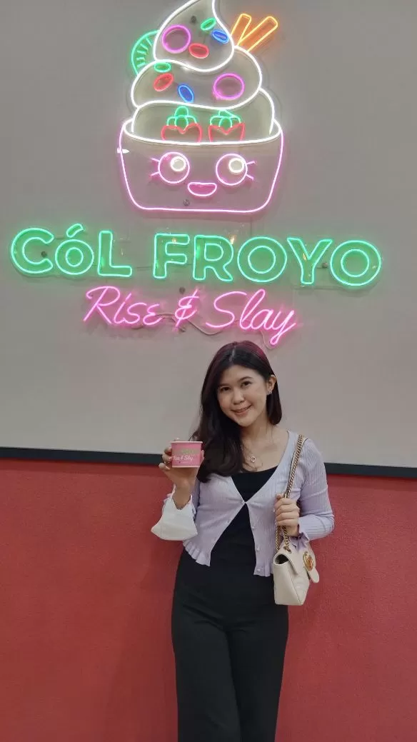Olivia membuka Col Froyo bagi pencinta yogurt.