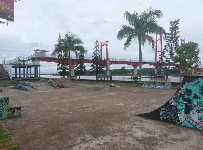Skate Park Tenggarong yang terletak di kawasan pintu masuk Jembatan Repo-Repo (Elmo/Prokal.co)