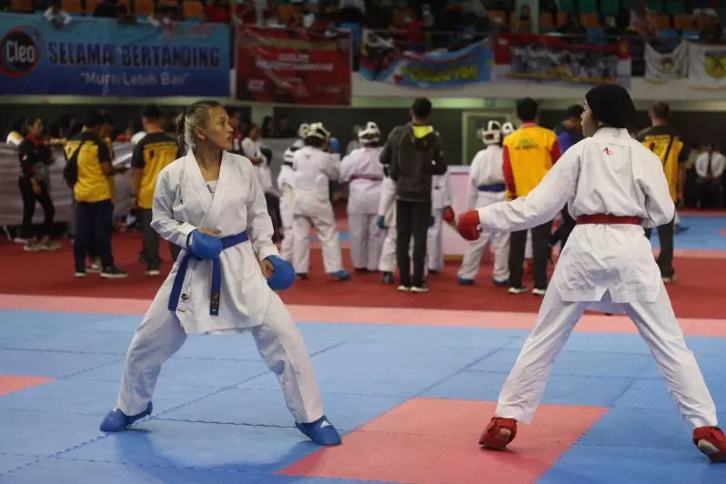 Ratusan karateka dari seluruh Kaltim ambil bagian pada turnamen dan festival karate bertajuk Wali Kota Cup 2023 di Balikpapan Sport and Convention Center (BSCC) Dome.
 (Foto : Anggi Pradhita)