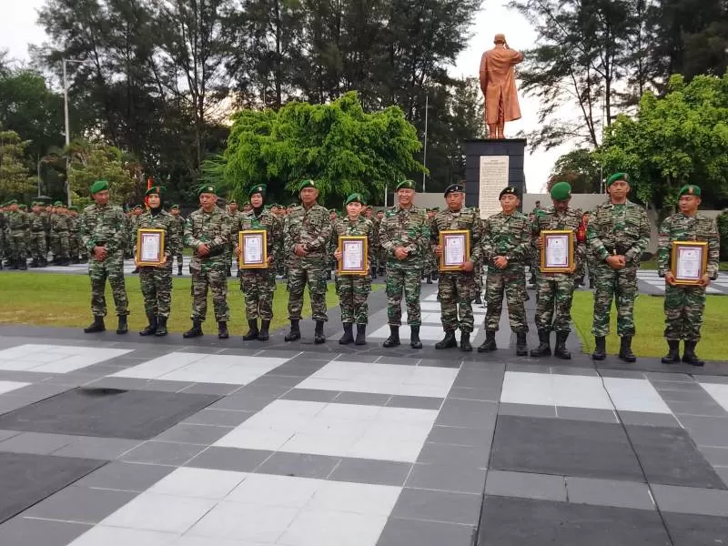 Enam prajurit berprestasi di lingkungan Kodam VI Mulawarman mendapat penghargaan dari Pangdam VI Mulawarman.