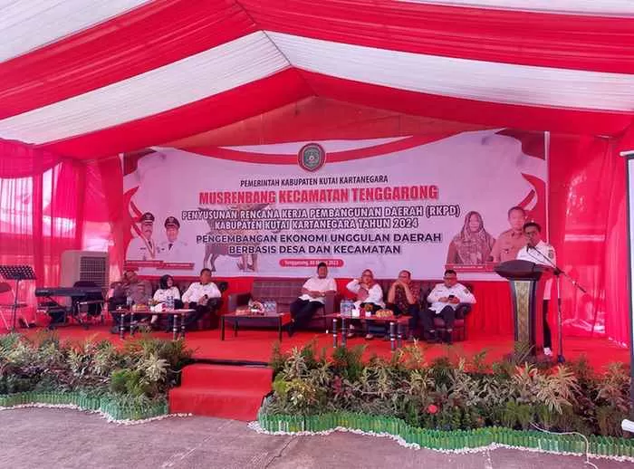Musrenbang Kecamatan Tenggarong yang dipimpin Wakil Bupati Kukar, Rendi Solihin membahas rencana pembangunan Kota Raja di tahun 2024 (Elmo/Prokal.co)