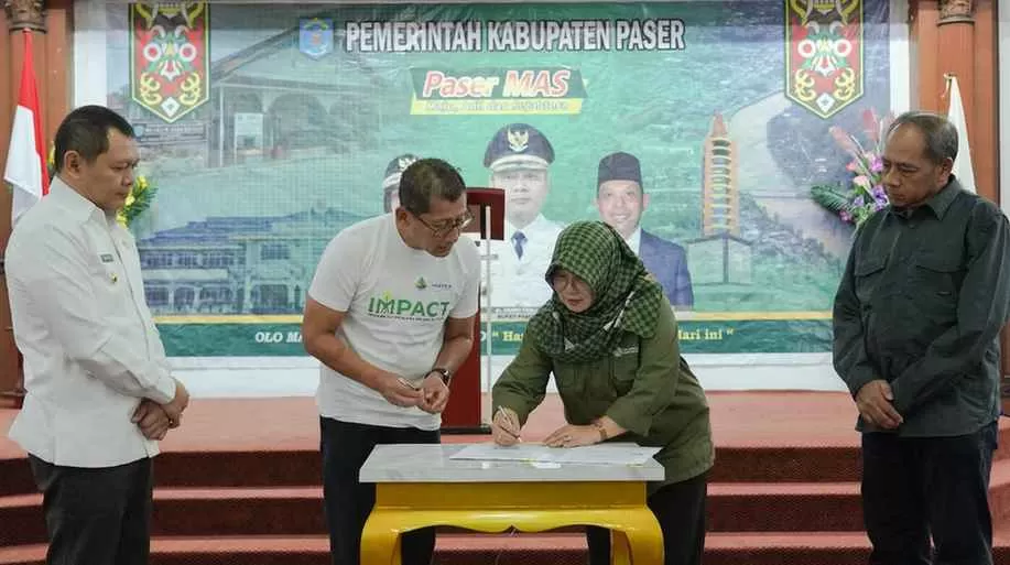 Penandatanganan perjanjian kerja sama antara BRGM dengan PT. Indika Energy disaksikan oleh Bupati Paser, Fahmi Fadli di Pendopo Bupati Paser,  Rabu (15/3).