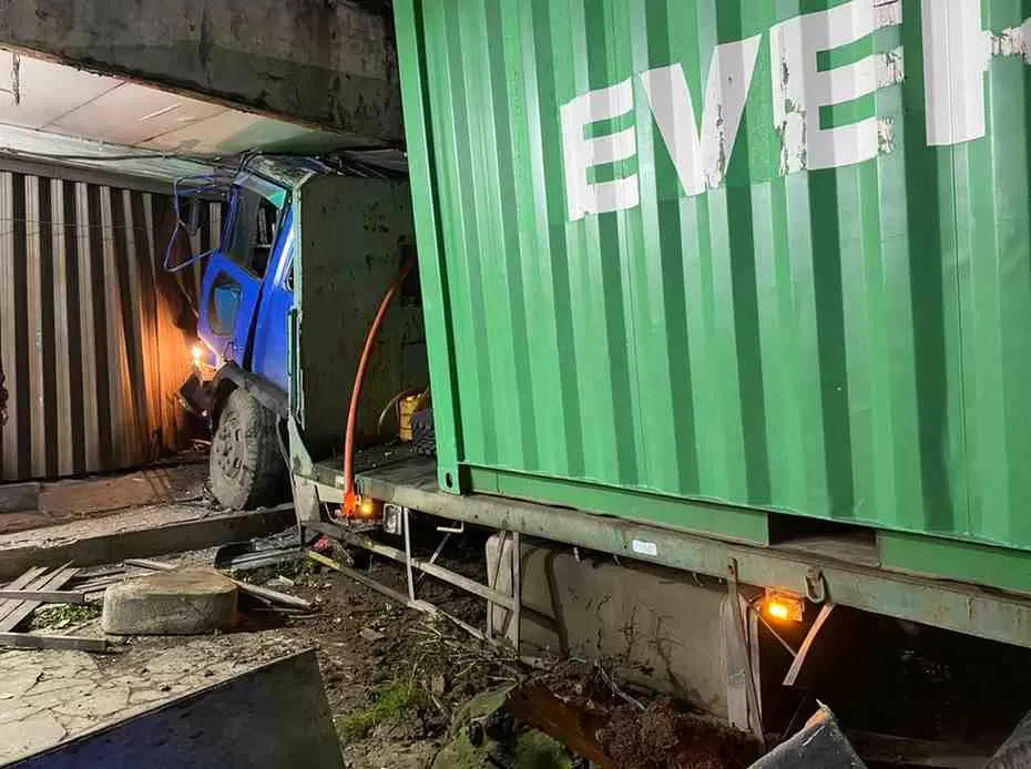 KIR truk kontainer bermuatan bahan makanan yang terlibat kecelakaan lalu lintas di turunan Muara Rapak, Rabu (24/5) malam dipastikan sudah tak berlaku.