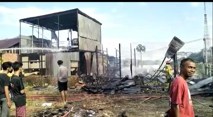 Rumah milik Somad di RT 59, Wono Agung, Balikpapan Utara ludes dilalap jago merah, Sabtu (3/6) pagi.
 
 (Foto : Tangkapan layar Info Bencana)