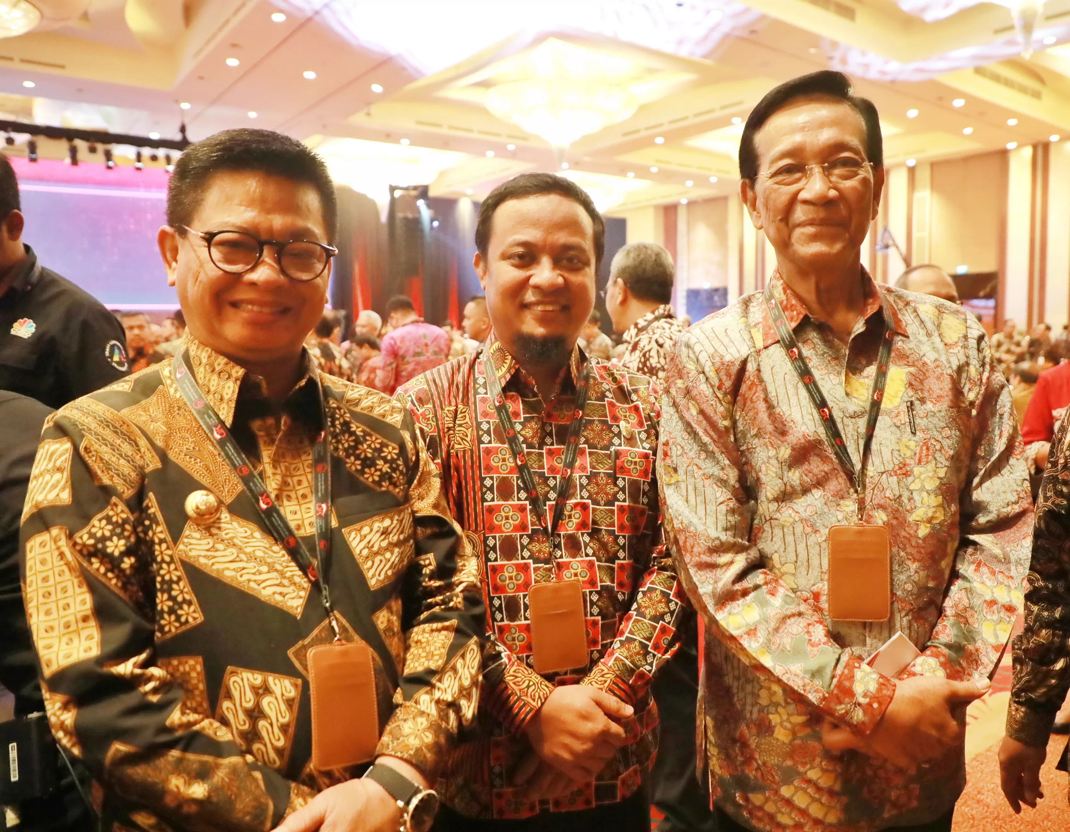 PERTEMUAN INDUSTRI JASA KEUANGAN : Gubernur Kaltara, Dr H Irianto Lambrie bersama para gubernur yang hadir pada acara pertemuan tahunan industry jasa keuangan di Jakarta, Kamis (16/01/2020).