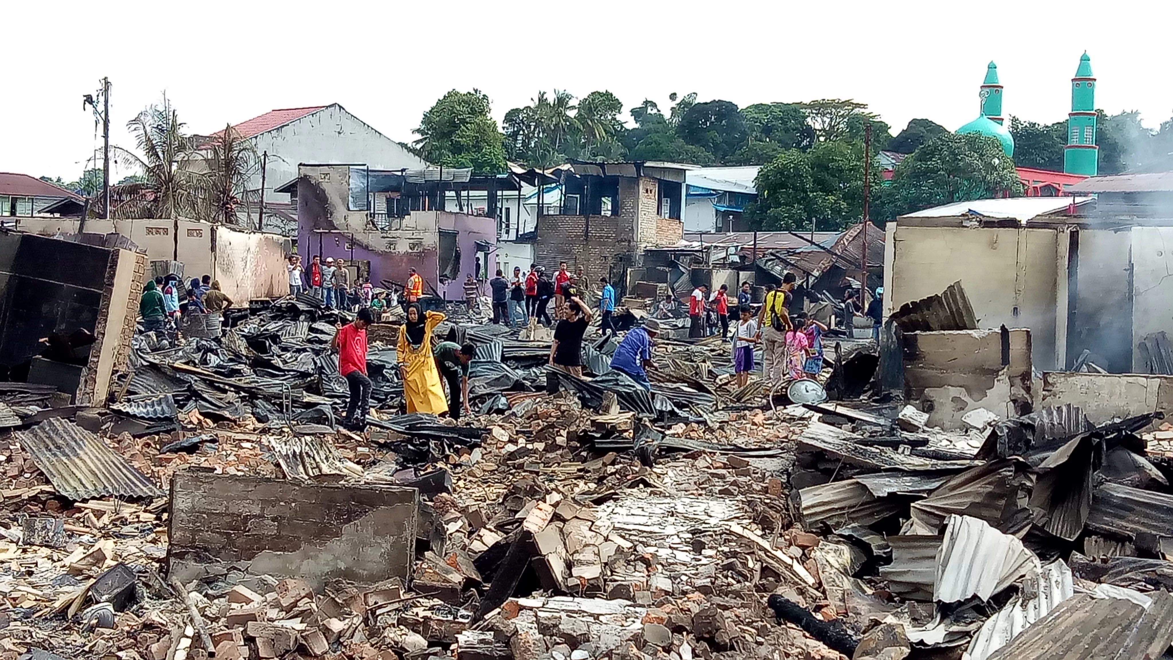 JADI ARANG: Ratusan rumah dan bangunan yang hangus terbakar di Pasar Batu Sebengkok, pada Januari lalu.