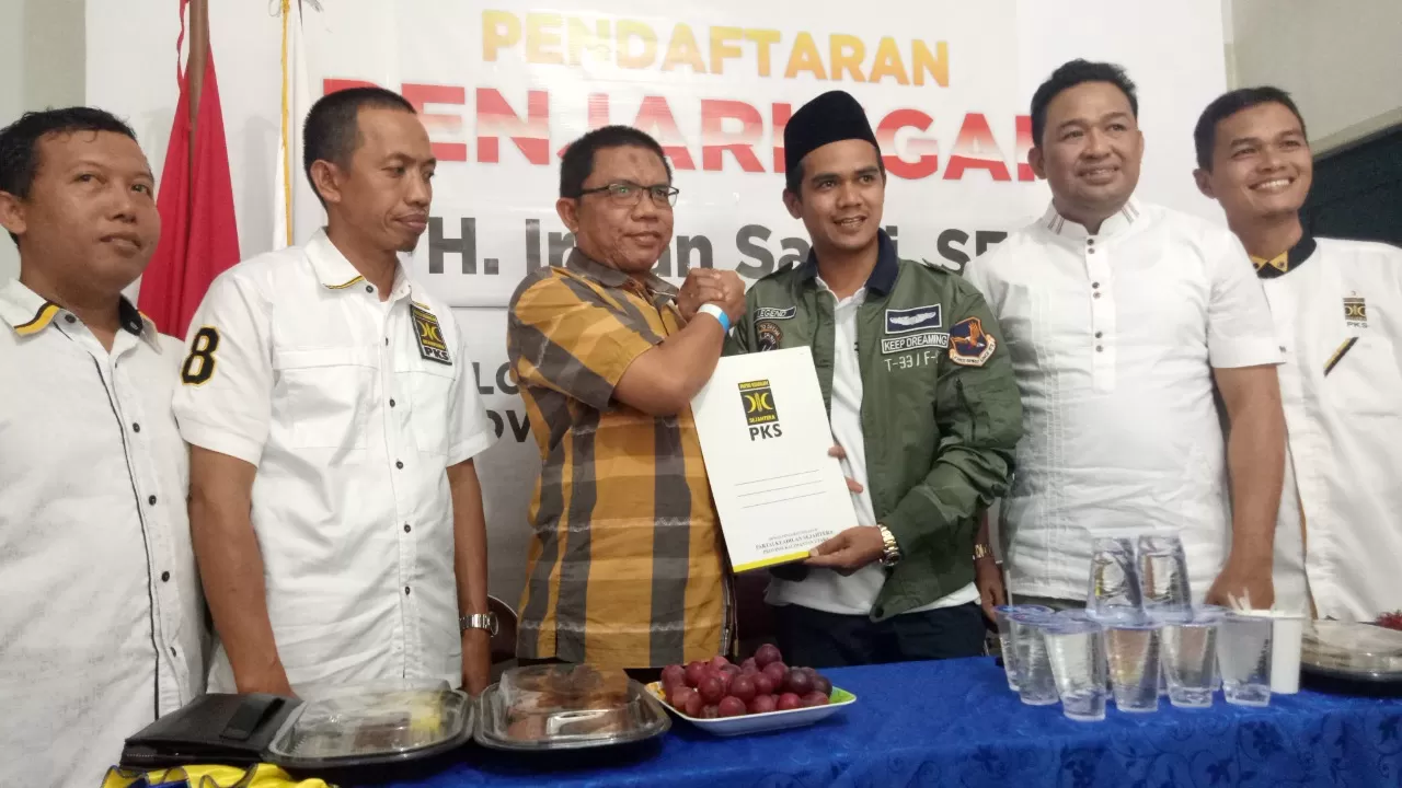FOKUS PILGUB KALTARA: Irwan Sabri mengembalikan formulir penjaringan ke DPW PKS Kalimantan Utara, Senin (24/2).