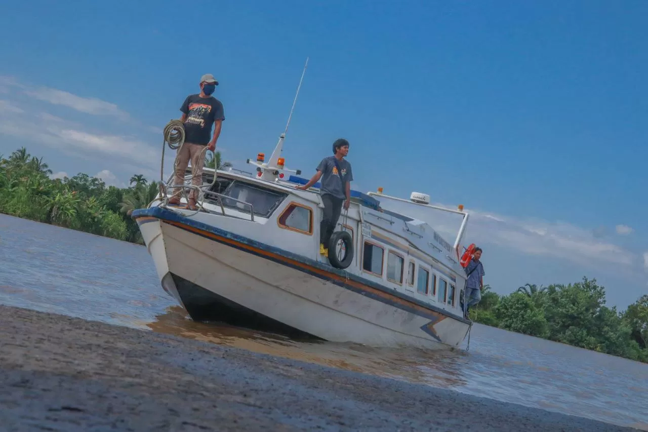 KURANG PENUMPANG: Sejumlah speed boat reguler di pelabuhan kayan II Tanjung Selor setiap harinya harus berangkat dengan kekurangan penumpang, Minggu (5/4).